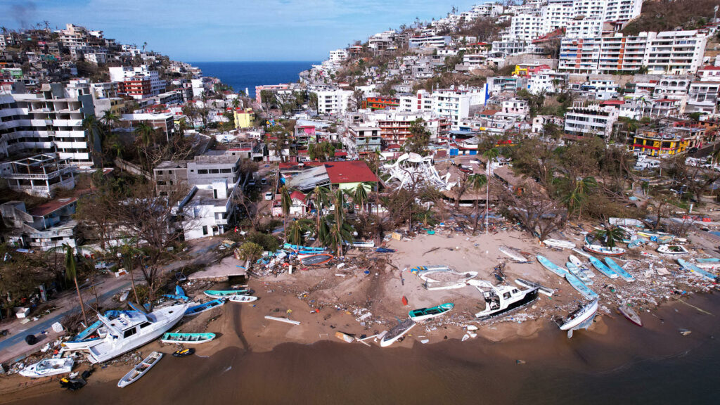 El huracán Otis arrasó el club de yates de Plaza Manzanillo